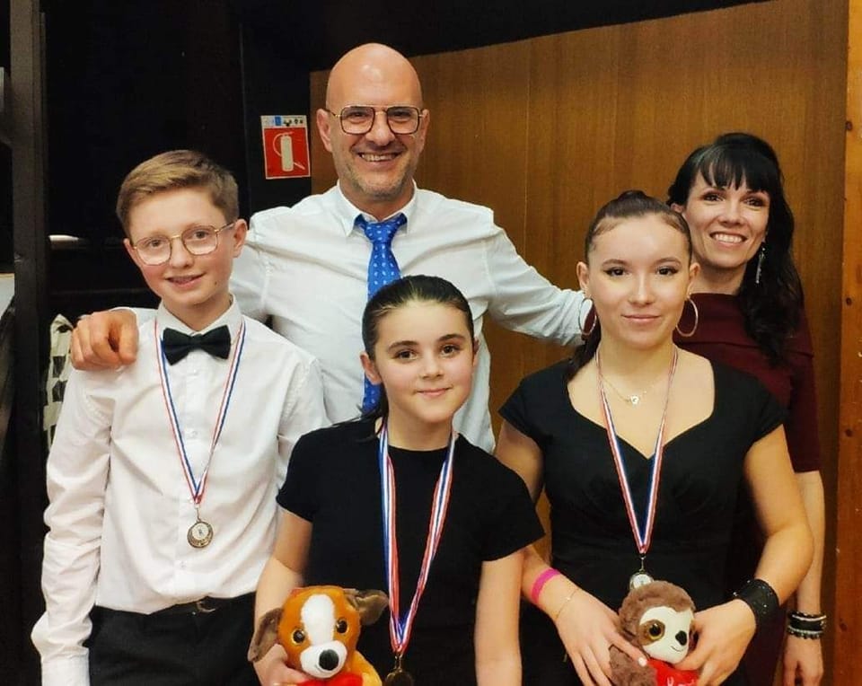 Cours de danse ; stages ; DJ animation ; compétition ; Pierrelatte ; Montélimar ; Viviers ; Bollène ; Pont saint esprit ; Donzère ; Saint paul trois chateaux ; Drôme ; Ardèche ; Gard ; Vaucluse ; Danses de société ; danses de salon ; latino ; latines ; salsa ; bachata ; kizomba ; valse ; musette ; rock.